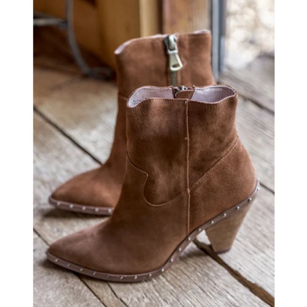 CHINESE LAUNDRY Camel Suede Studded Booties